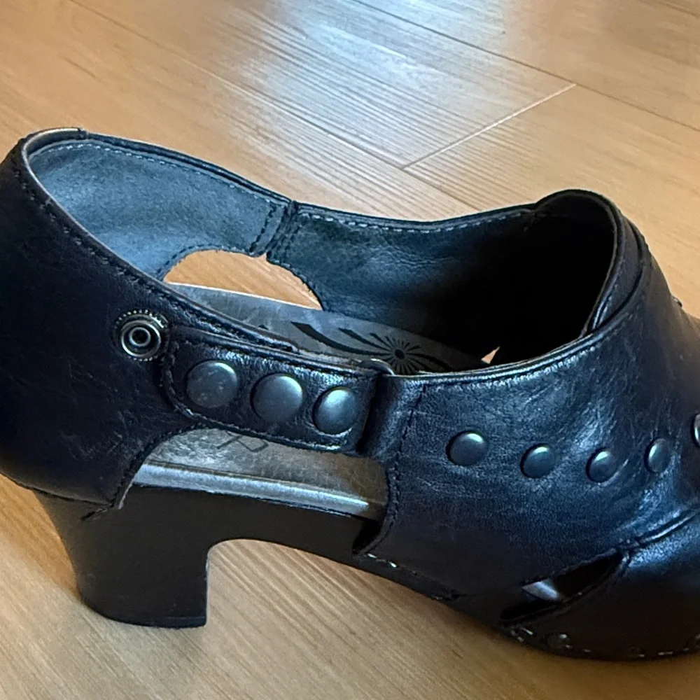 DANSKO RYDER ANTIQUE BRASS STUDDED BLACK LEATHER SHOES SIZE: 38 (7.5) - Picture 12 of 13
